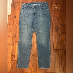 Old Navy High-Rise Wow Straight Jeans | Size 14 Short